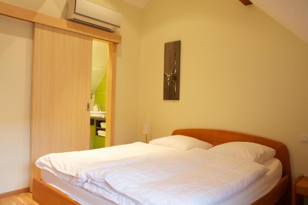 Bed and Breakfast Le Grenier Des Aromes Au Domaine Wittmann Міттельбергайм Екстер'єр фото
